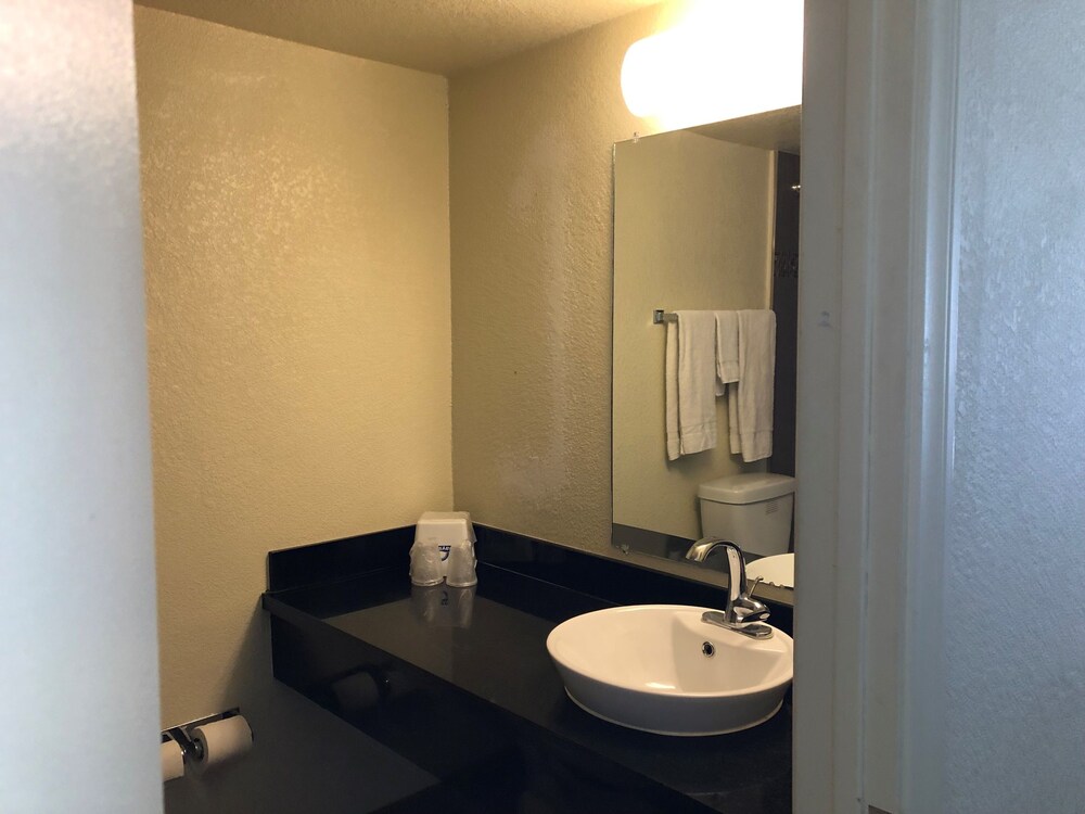 Days Inn by Wyndham Brawley - photo 9