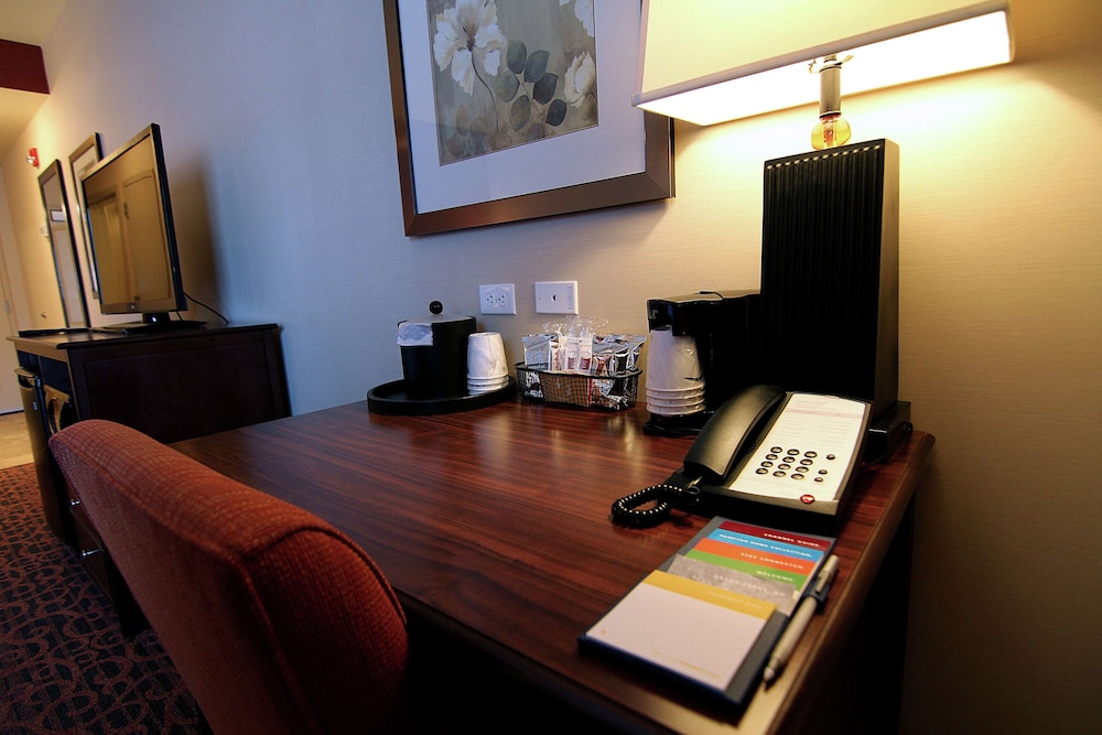 Hampton Inn & Suites Grand Forks - photo 8