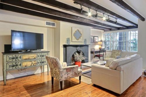 Orleans Square in Savannah, United States