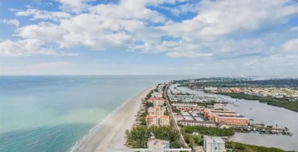 Holiday Villas II 407 Premier — 4-Star Luxury Hotel in Indian Shores, United States