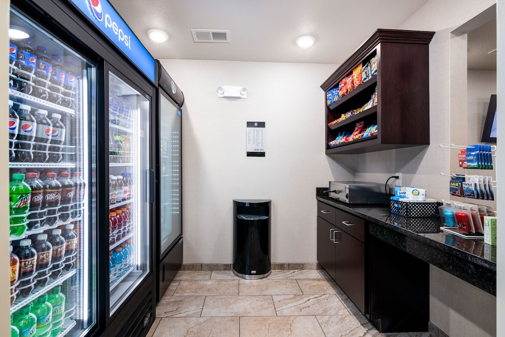 Cobblestone Inn & Suites Yuma - photo 65