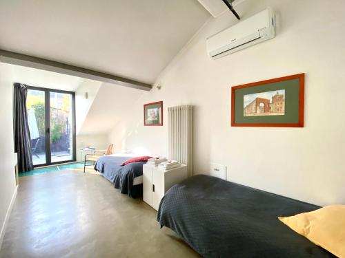 Room Sant Ambrogio With Private Terrace In Shared Flat — Milan
