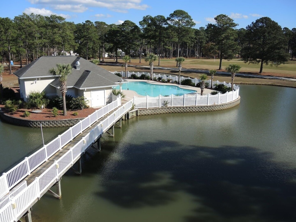 Golf Resort Villa 2607 with Family Friendly Outdoor Pools Onsite by RedAwning - photo 20