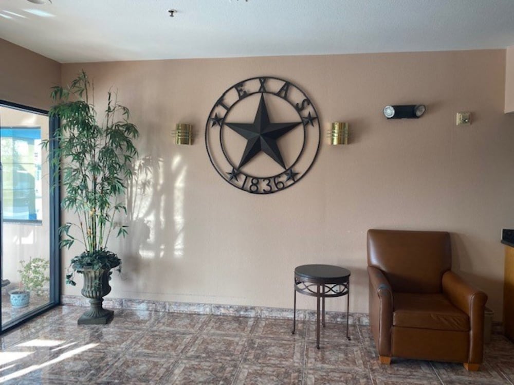 Tropicana Inn and Suites - photo 2