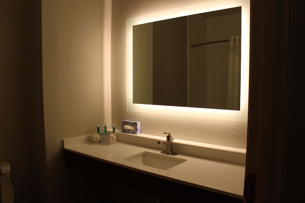Holiday Inn Express & Suites Mansfield by IHG - photo 32