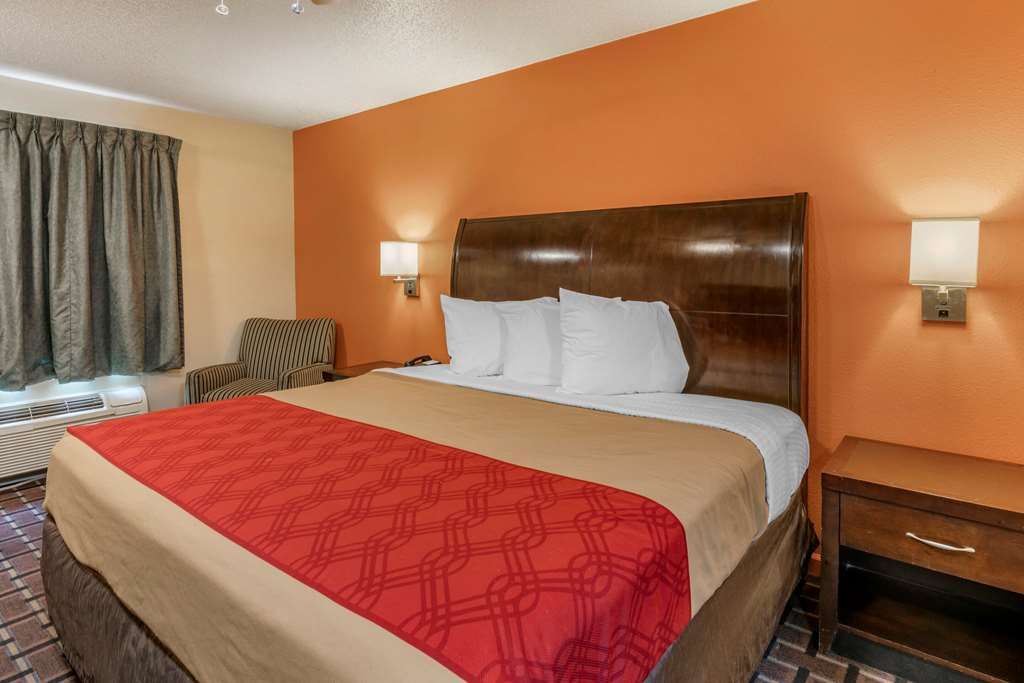 Econo Lodge Inn & Suites Granite City St. Louis - photo 19