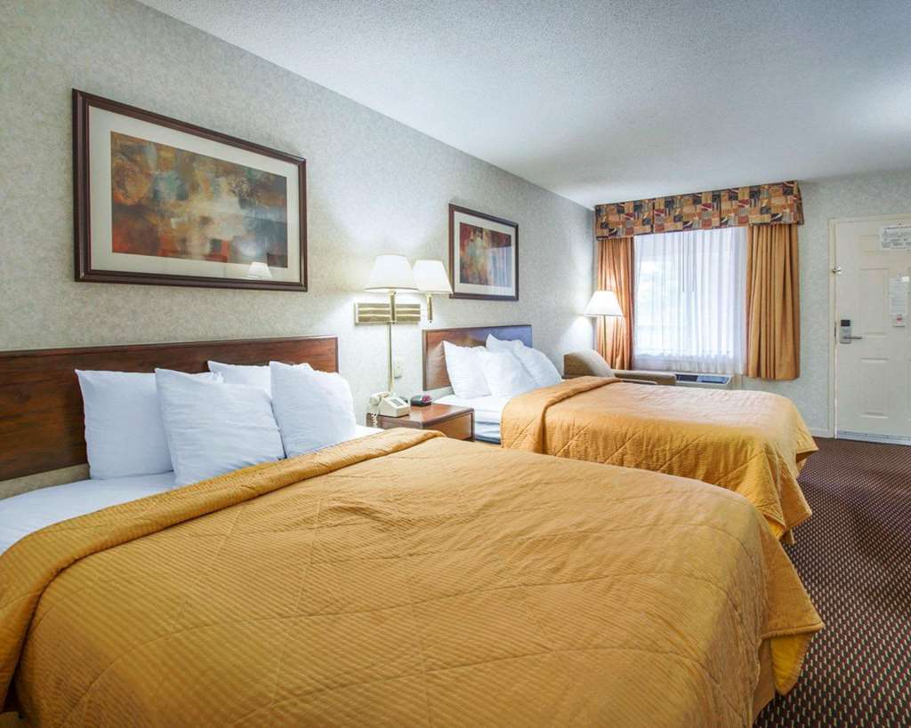 Econo Lodge Troy - photo 11