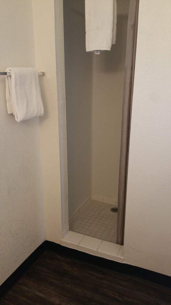 Ontario Inn - photo 7