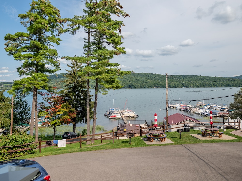Lake 'N Pines Motel - photo 79