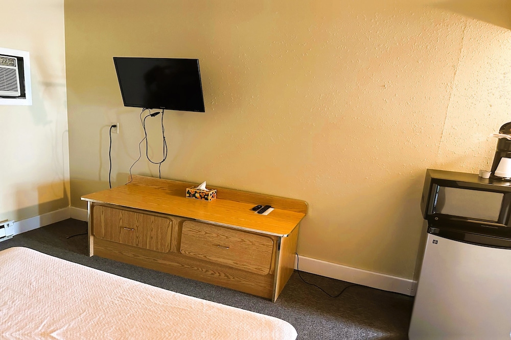 Love Hotels Kadoka by OYO at Badlands SD - photo 12