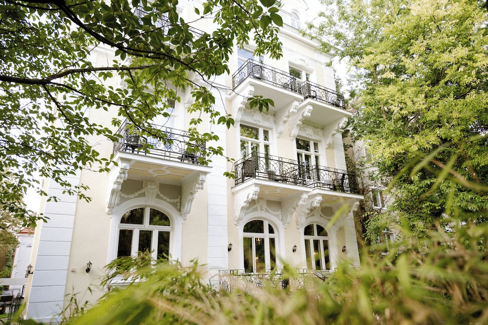 Hotel Park Villa — 4-Star Luxury Hotel in Vienna, Austria