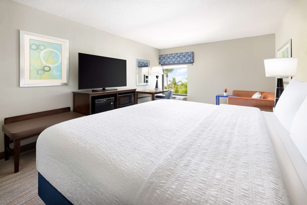 Hampton Inn Naples Central - photo 8