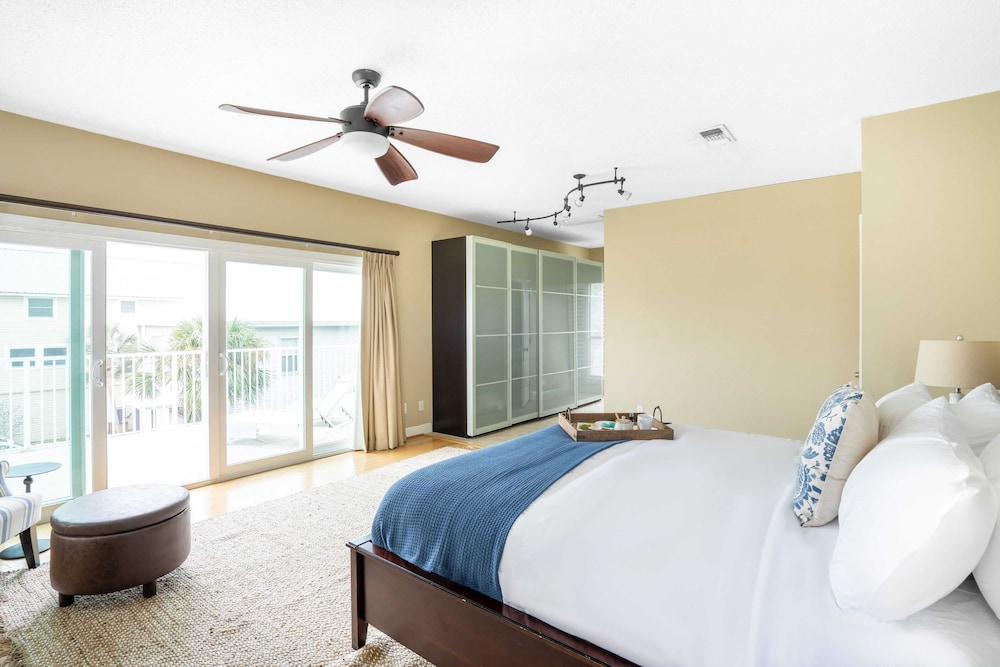 Hourglass by Avantstay Chic Beach Getaway w Pool & Two Large Balconies - photo 29