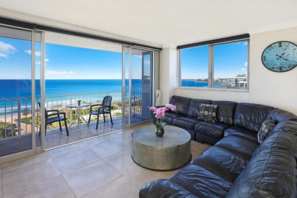 Elouera Tower Beachfront Apartments — Maroochydore