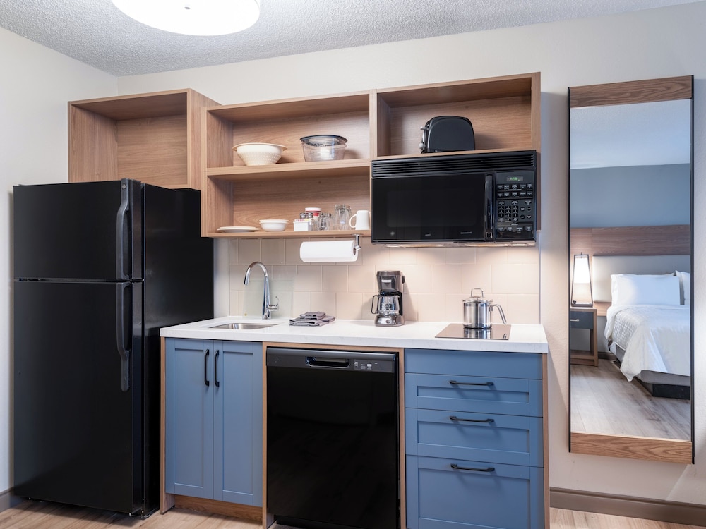 Candlewood Suites Rockford by IHG - photo 11