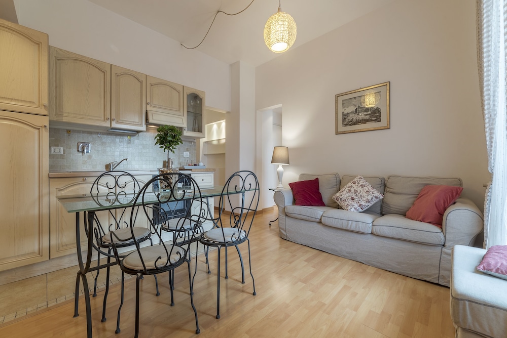 Lovely Flat San Giovanni - last minute hotel in Rome