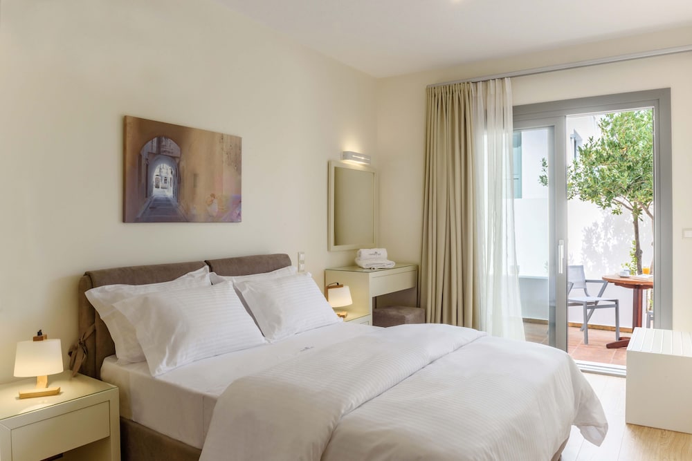 Melia Sol Art Studios - carbon neutral hotel in Chios