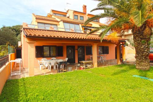 Apartmani Delas — 4-Star Luxury Hotel in Medulin, Croatia