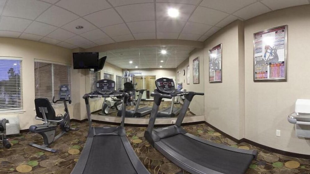 Holiday Inn Express & Suites Marshall by IHG - photo 26