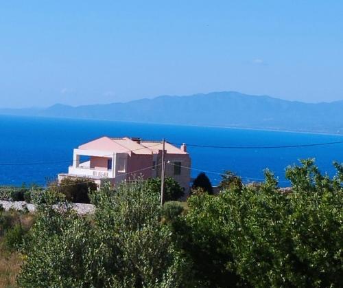 Villa Myrto — 4-Star Luxury Hotel in Kyparissia, Greece