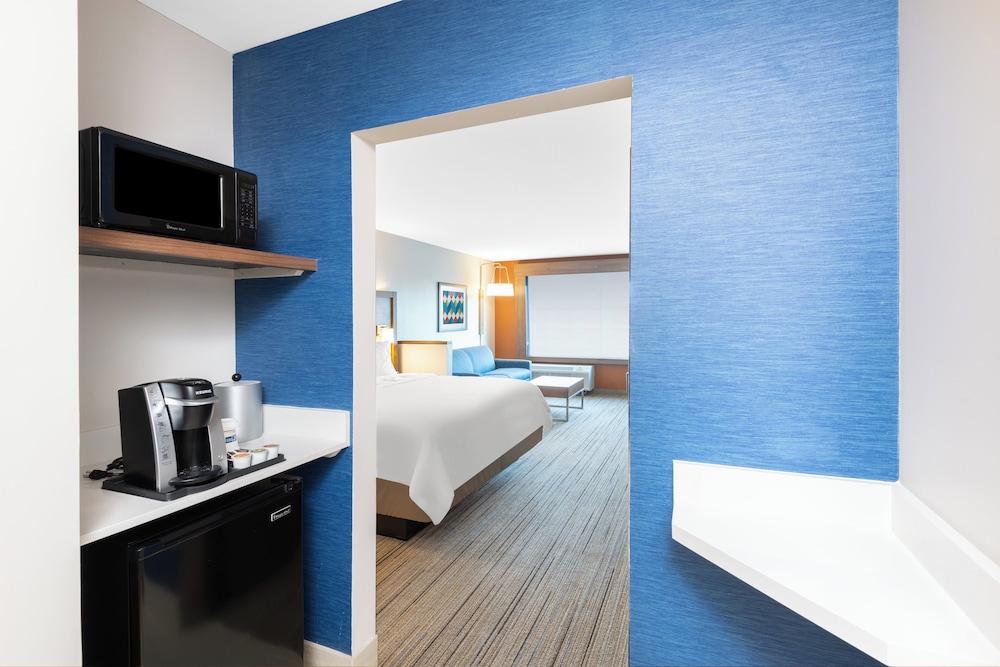 Holiday Inn Express & Suites Phoenix Airport North by IHG - photo 59
