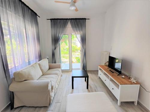 Asmini Beach Apartments — 4-Star Luxury Hotel in Aidipsos, Greece