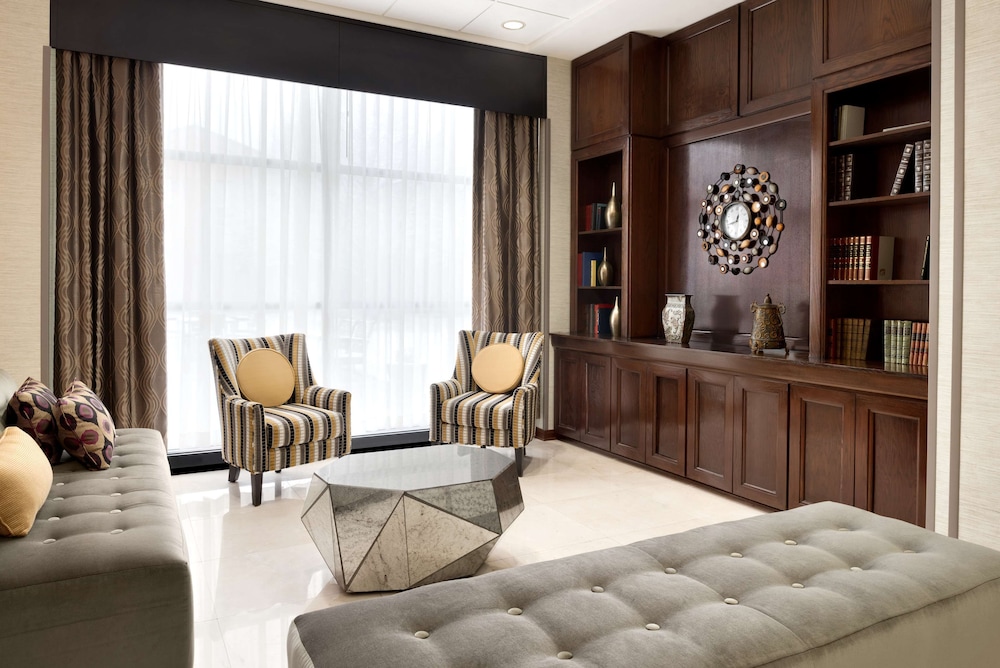 DoubleTree by Hilton Milwaukee Brookfield — Brookfield — photo 3