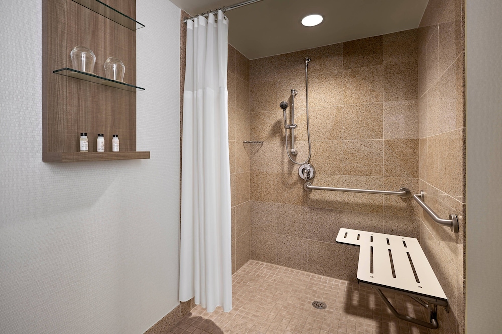 Delta Hotels by Marriott Chesapeake Norfolk - photo 18