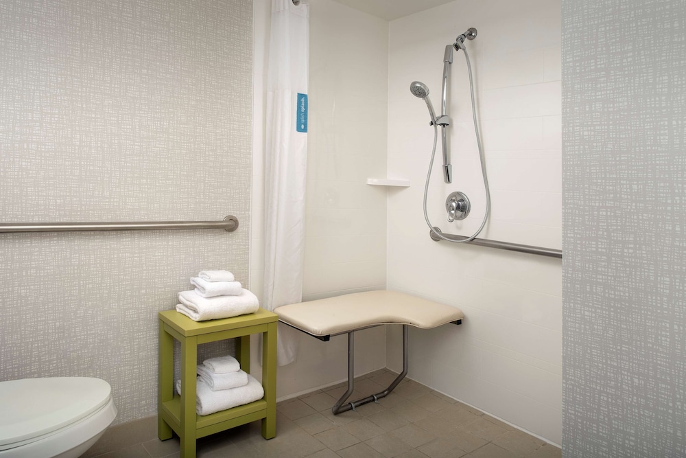 Hampton Inn College Park - photo 33
