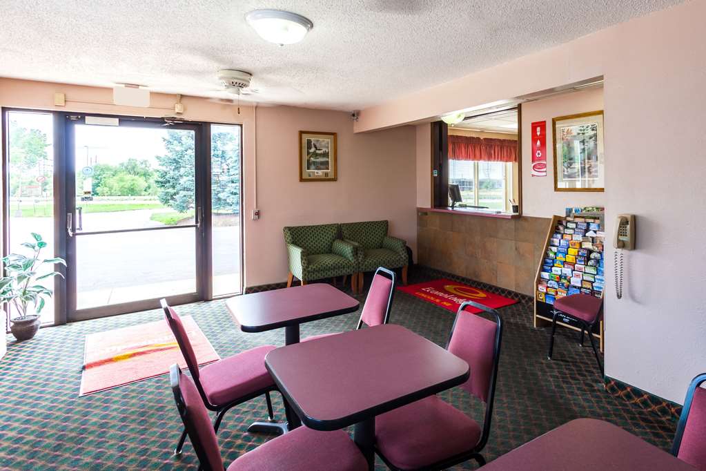 Econo Lodge Lincoln - photo 11