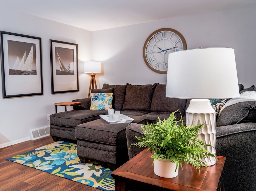 Tulip Hill — hotel in Lake Geneva