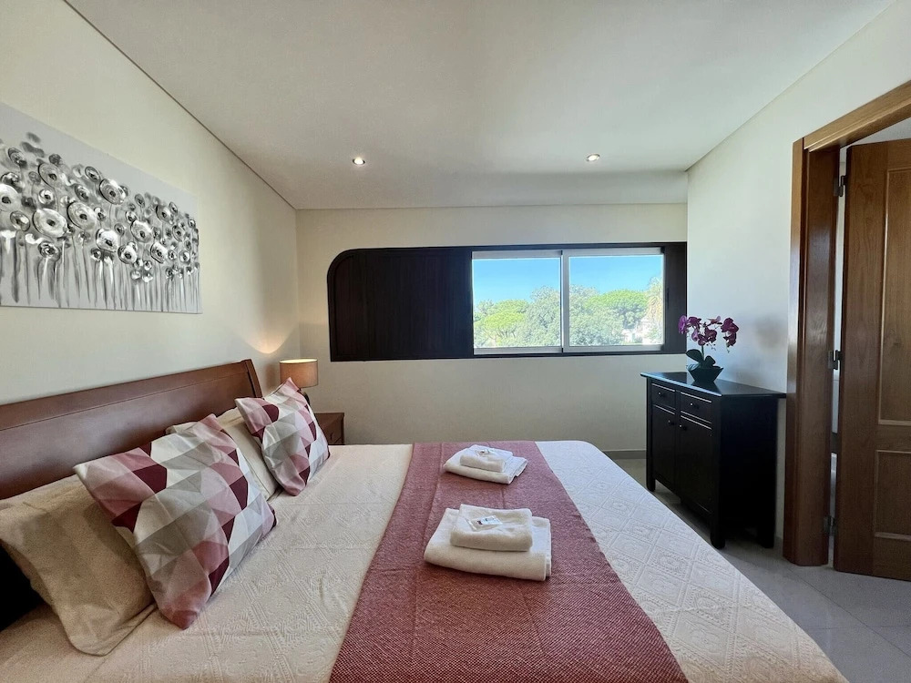 Quarteira Classic 1 With Pool by Homing — 4-Star Luxury Hotel in Quarteira, Portugal