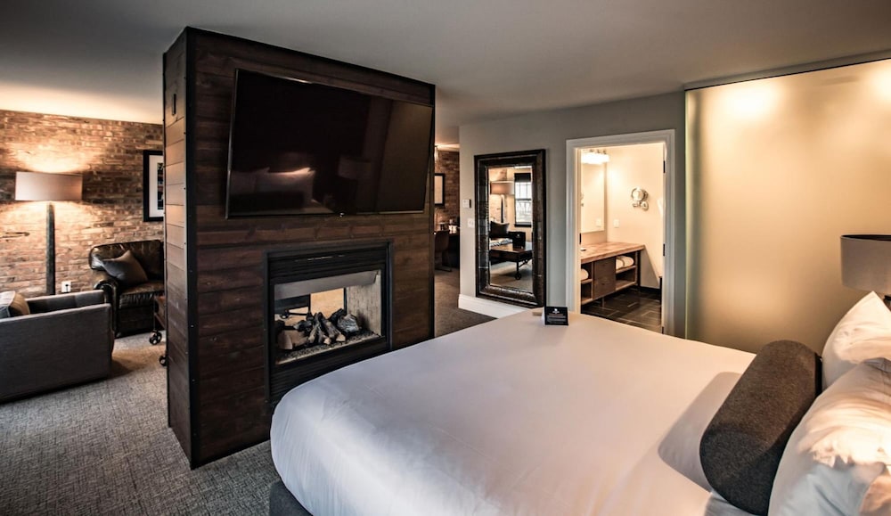 Ironworks Hotel - photo 18