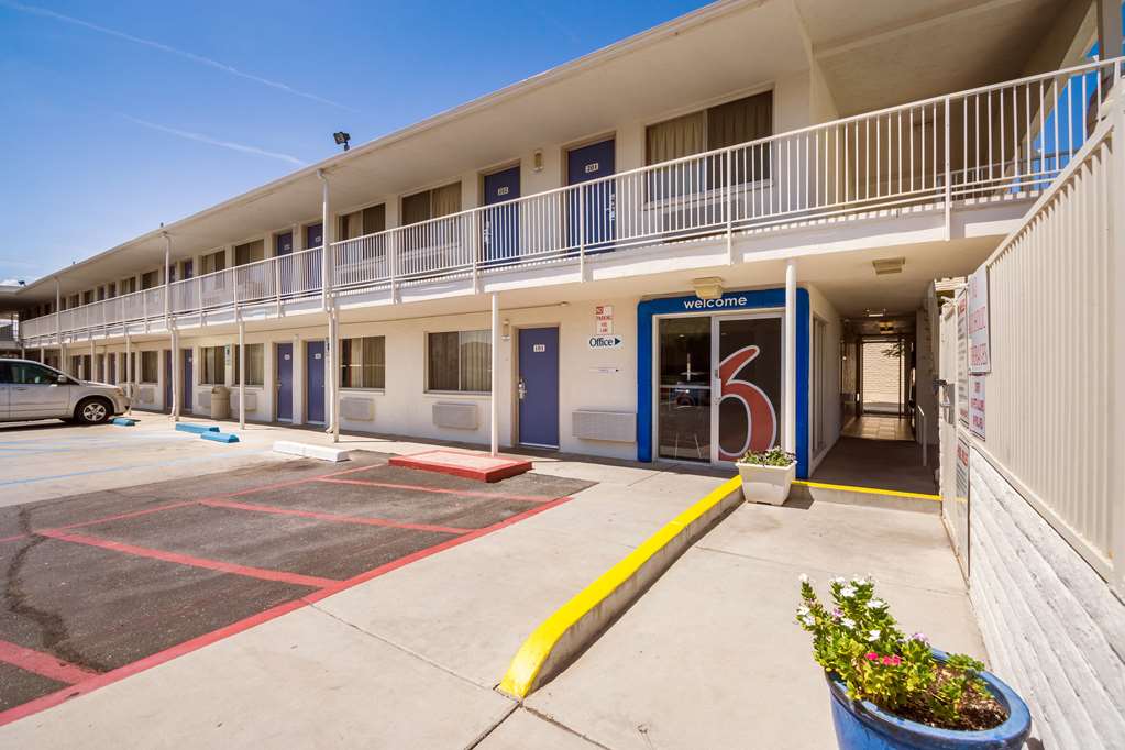 Motel 6 Youngtown AZ Phoenix Sun City - photo 2