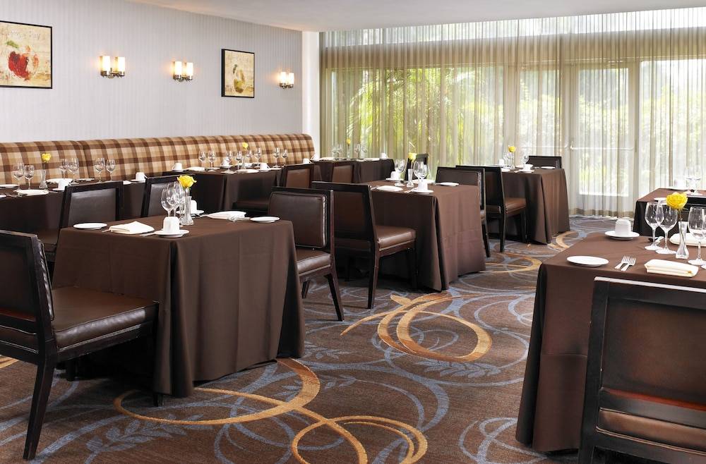 Sheraton Ontario Airport Hotel - photo 15