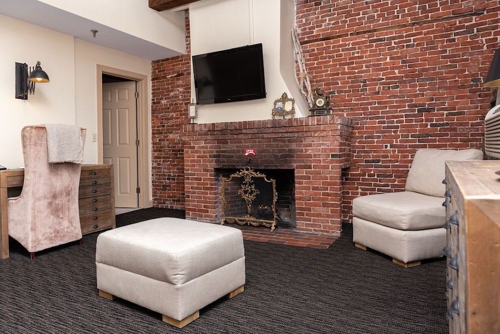 Garrison Inn Boutique Hotel - photo 37