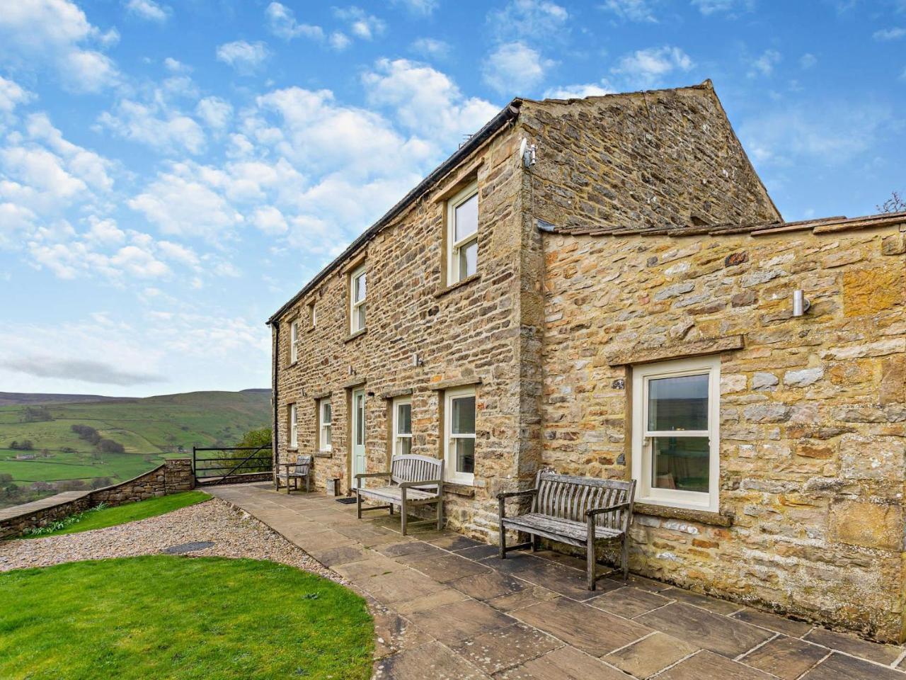4 Bed in Low Row G0083 - last minute hotel in Unknown City