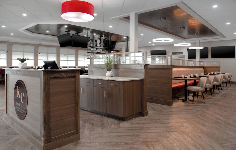 Holiday Inn & Suites Overland Park West by IHG - photo 32