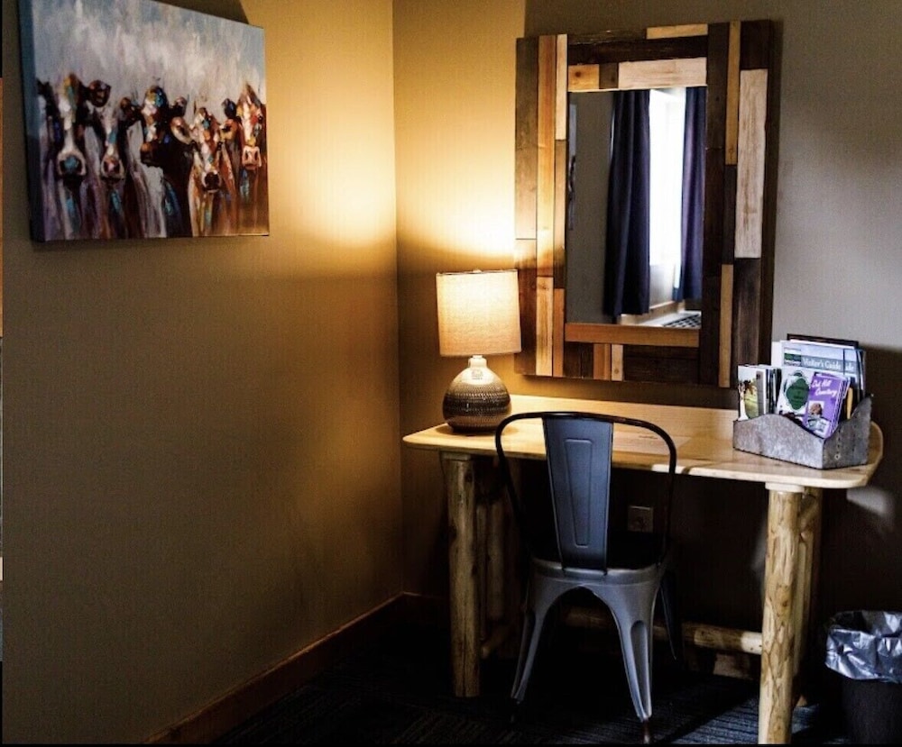 Big Horse Inn and Suites - photo 18