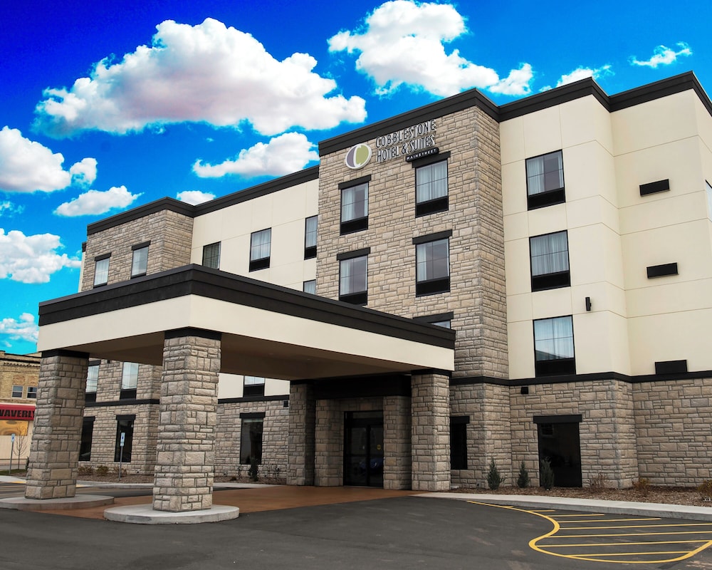 Cobblestone Hotel & Suites Two Rivers — hotel in Two Rivers