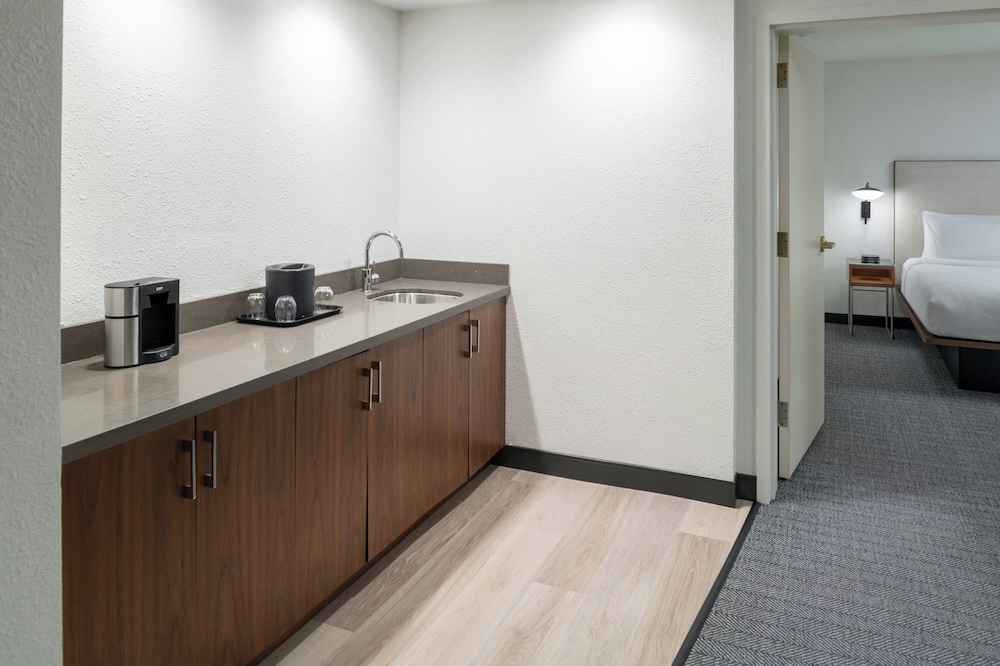 Courtyard by Marriott Providence Lincoln - photo 43