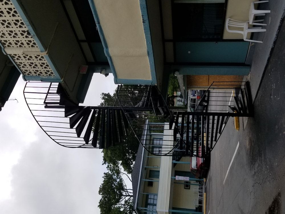 Calypso Motor Inn - photo 2
