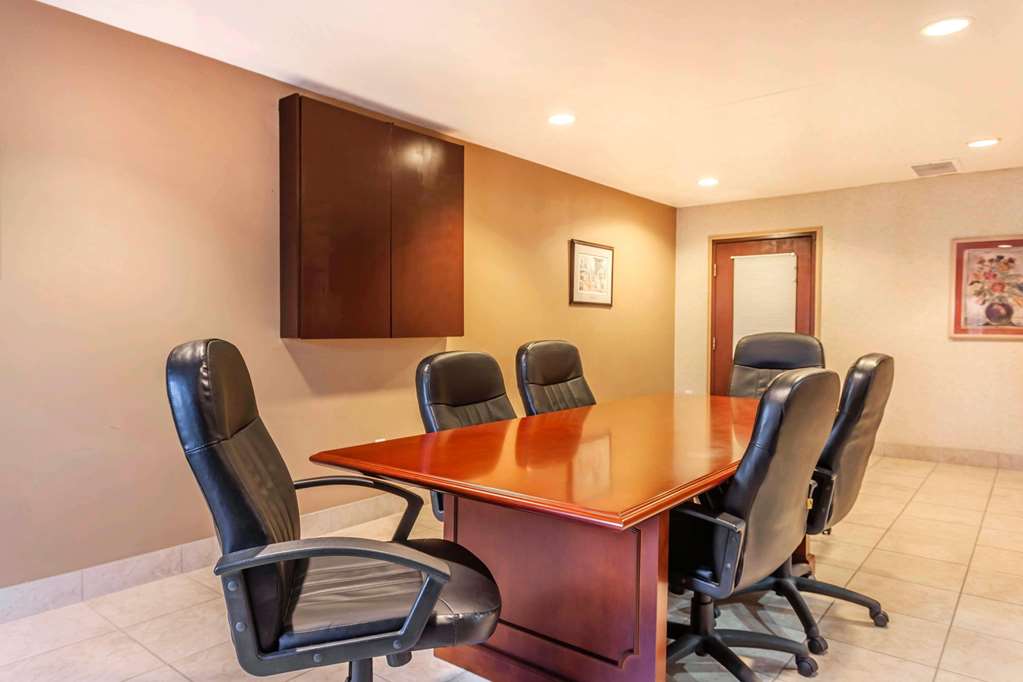 Quality Inn Near Seattle Premium Outlets - photo 26