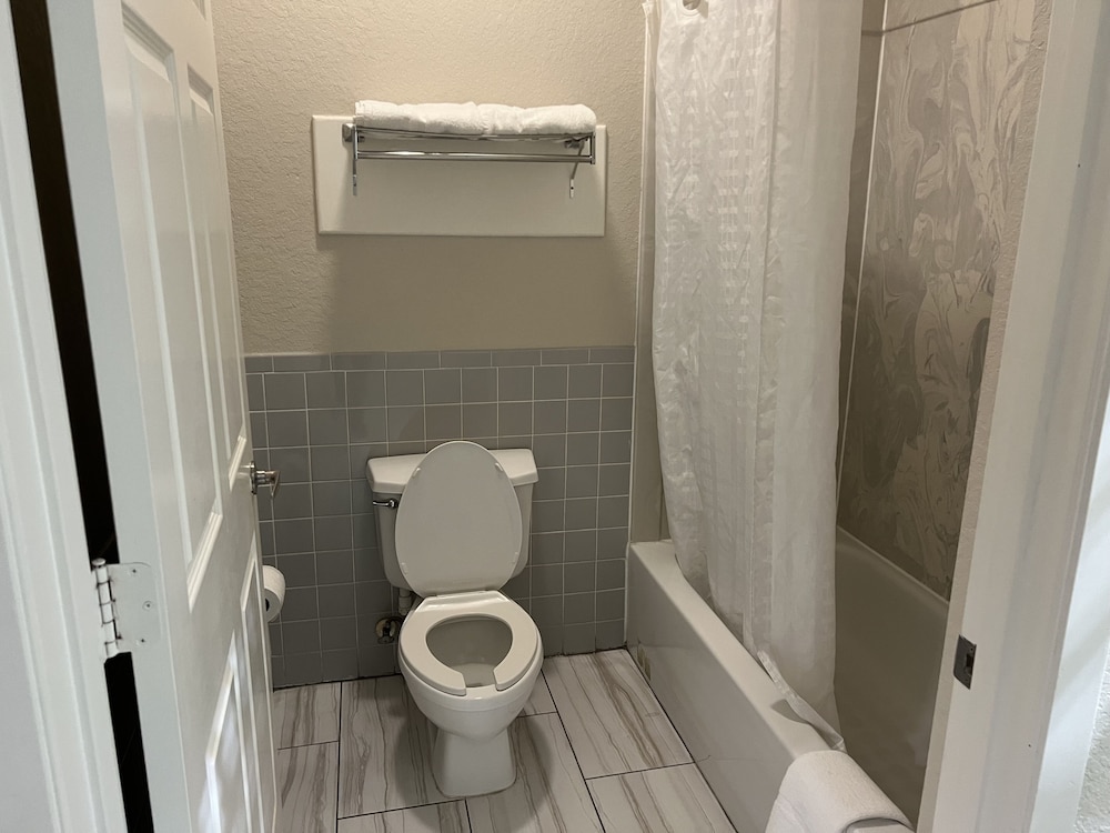 Scott Inn and Suites Houston - photo 23