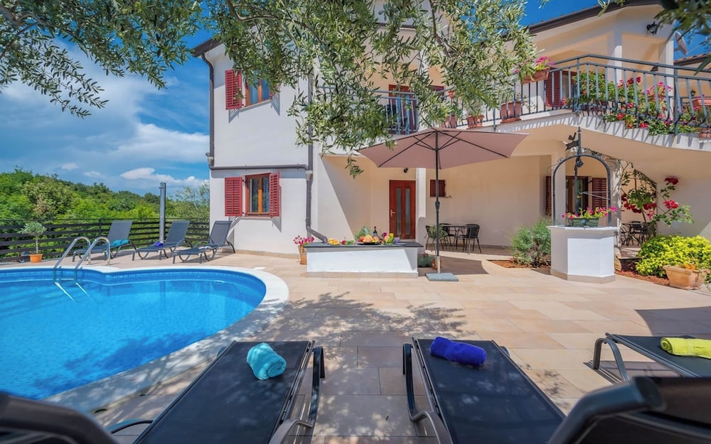 Apartment in Drenje with Sea View Terrace — 4-Star Luxury Hotel in Drenje, Croatia