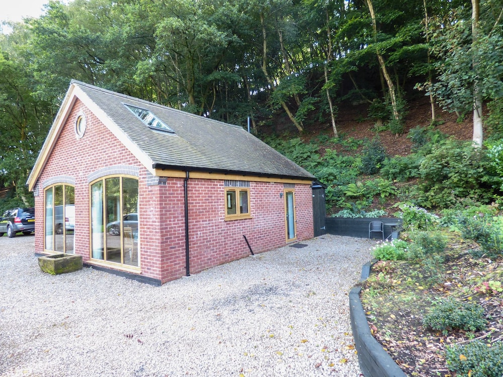 Woodland Cottage — 4-Star Luxury Hotel in Stafford, United Kingdom