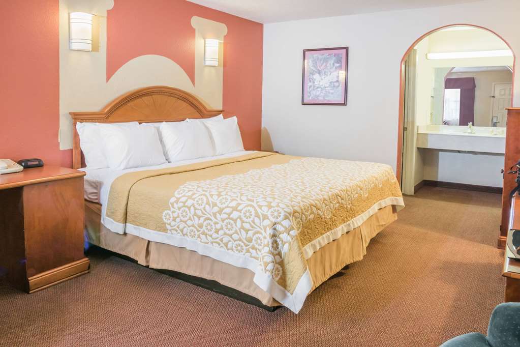 Days Inn by Wyndham Bastrop - photo 6