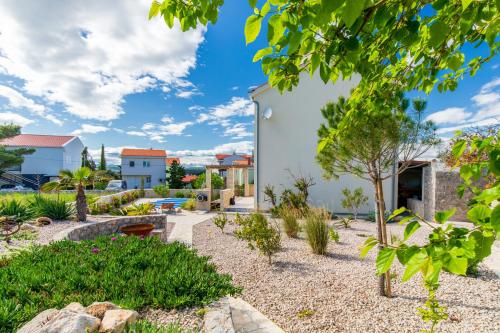 Kuća Koza Apartment Marijana — 4-Star Luxury Hotel in Punat, Croatia