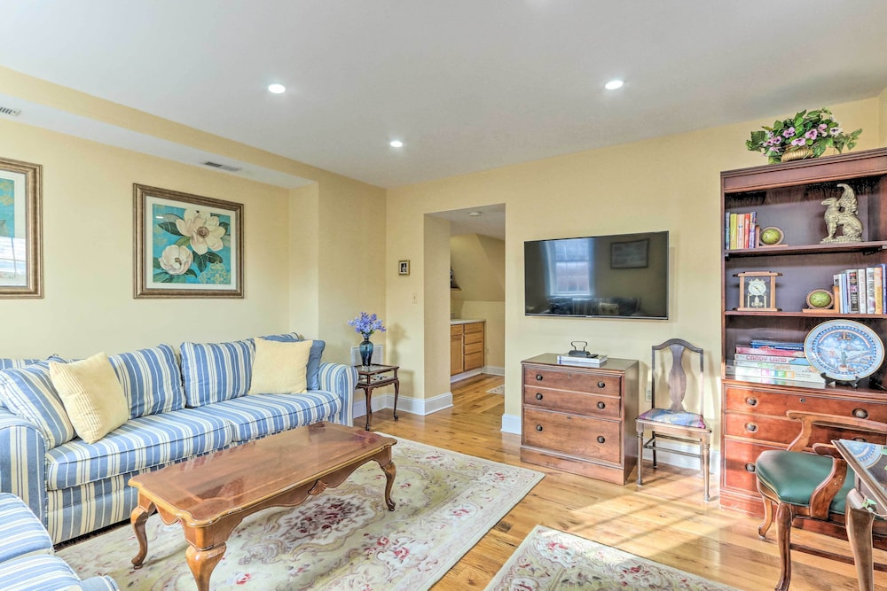 Townhome in Leesburg Historic District - featured photo