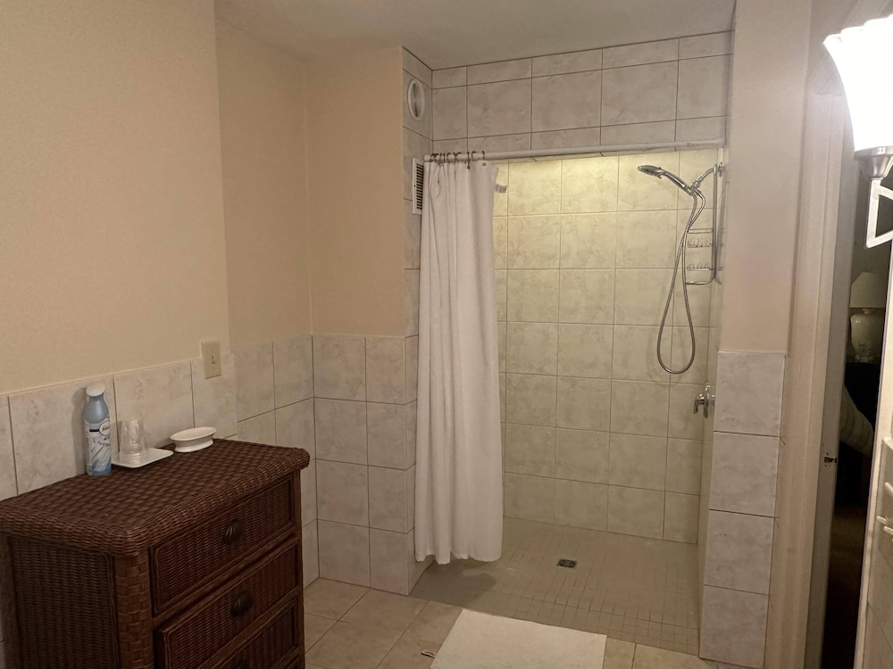 The Oaks B&B Hotel and Spiritual Center - photo 42